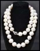 A fine quality cultured pearl necklace having an 1