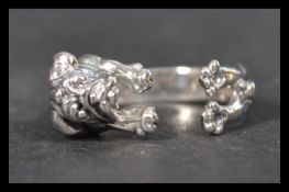 A sterling silver novelty ring in the form of a bu