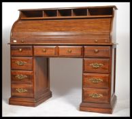 A contemporary mahogany 20th century twin pedestal