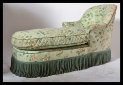 A good early 20th century French chaise longue / day bed of tub form being in the manner of Howard &