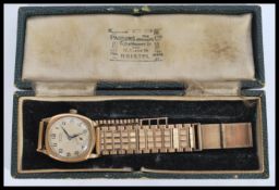 A vintage Gents 9ct gold Rotary wristwatch set to a 9ct gold hallmarked bracelet strap. The Rotary