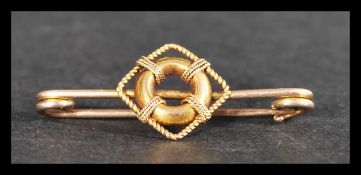 A 9ct gold marine influence bar brooch. Unmarked tests 9ct gold. Weight 1.6g. Measures approx 3cms.