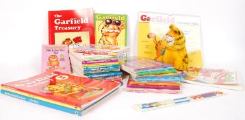A large collection of assorted vintage Garfield comic books and annuals. Please see images. Also a