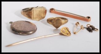 A group of 9ct gold and silver jewellery to includ