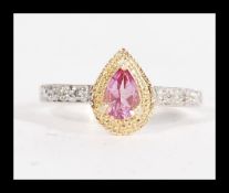 A 9K gold 9ct gold ring having a pear shaped facet