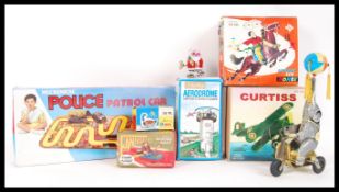 COLLECTION OF TINPLATE AND MECHANICAL CLOCKWORK TO