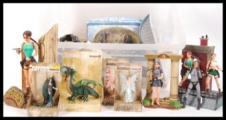 ASSORTED COLLECTION OF LOOSE AND BOXED ACTION FIGURES
