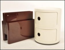 Kartell - Giotto Stoppino - Anna Castelli - A mid 20th Century vintage retro plastic formed magazine