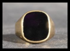 A cased hallmarked 9ct gold gents signet / intagli