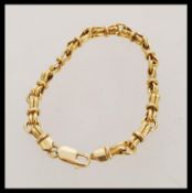 A 9ct gold twin bar lined bracelet chain with bale and lobster clasp. Total weight 6.6g / Length