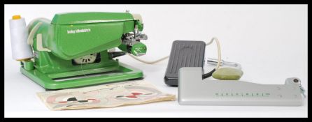 A vintage retro 20th century Baby Blindstich CM 606 complete with accessories. Please see images.