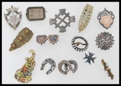 A small box of ladies vintage brooches to include silver Victorian and later brooches, silver with