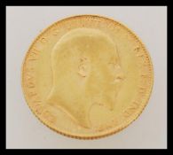 An early 20th century George V full sovereign gold coin dated 1907. Weighs 7.98 grams.