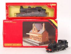 HORNBY 00 GAUGE MODEL RAILWAY TRAINSET LOCOMOTIVE AND ACCESORIES