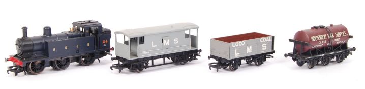 HORNBY 00 GAUGE RAILWAY TRAINSET LOCOMOTIVE SET