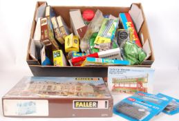 ASSORTED VINTAGE 00 & N GAUGE RAILWAY ACCESSORIES