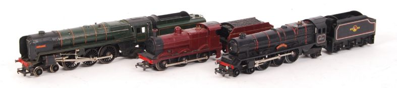 COLLECTION OF VINTAGE TRIANG HORNBY 00 GAUGE LOCOMOTIVES