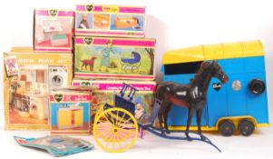 ASSORTED BOXED & LOOSE VINTAGE SINDY ACCESSORIES