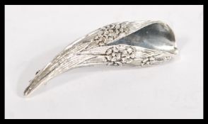 A sterling silver Victorian style posy brooch havi