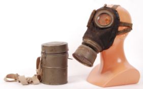 RARE WWI FIRST WORLD WAR GERMAN INFANTRY GAS MASK & TIN