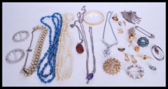 A selection of vintage 20th century costume jewellery to include a pearl and yellow metal