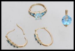 A set of contemporary 9ct gold jewellery to include a Birmingham hallmarked ring with a square