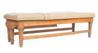 ANTIQUE VINTAGE MEDICAL DOCTORS EXAMINATION TABLE / COUCH.