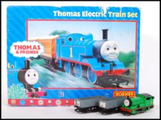 HORNBY THOMAS & FRIENDS 00 GAUGE MODEL RAILWAY LOCOMOTIVE TRAINSET