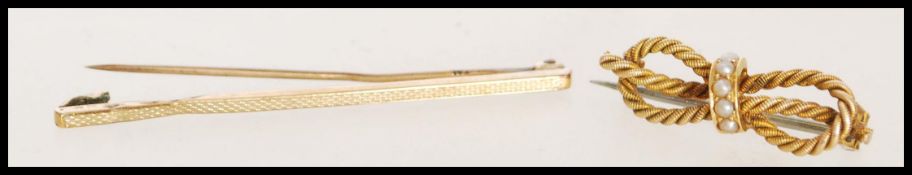 A 9ct gold ladies vintage bar brooch with engine turned decoration. Pin verso being stamped 9ct