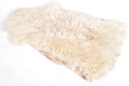 CONTEMPORARY 100% NATURAL IVORY WOOLLEN SHEEPSKIN PELT RUG