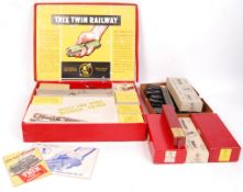 VINTAGE TRIX TWIN RAILWAY 00 GAUGE RAILWAY TRAINSET ITEMS