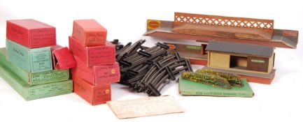 HORNBY SERIES 0 GAUGE ASSORTED ROLLING STOCK & ACCESSORIES