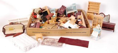LARGE COLLECTION OF DOLL'S HOUSE FURNITURE & ACCESSORIES