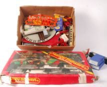 LARGE COLLECTION OF ASSORTED 00 GAUGE RAILWAY ITEMS