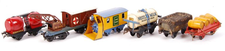 COLLECTION OF VINTAGE HORNBY SERIES 0 GAUGE RAILWAY ROLLING STOCK