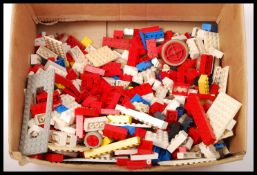 ASSORTED ORIGINAL VINTAGE LEGO BRICKS AND WHEELS