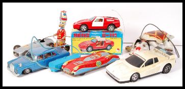 ASSORTED VINTAGE TIN PLATE CLOCKWORK AND BATTERY OPERATED TOYS