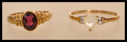 A stamped 9ct gold ring set with a heart shaped mother of pearl stone (size O) and a hallmarked