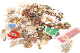 ASSORTED CONTEMPORARY & POST WAR CAP BADGES AND BUTTONS