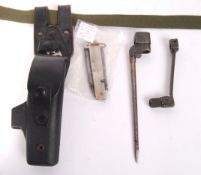 ASSORTED 20TH CENTURY MILITARIA & RELATED ITEMS