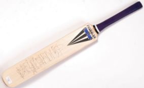 ENGLAND CRICKET TEAM AUTOGRAPHED CRICKET BAT