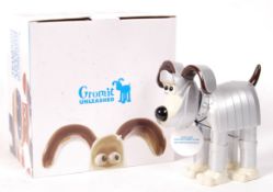 GROMIT UNLEASHED FIGURINE ' SIR GROMIT OF BRISTOL ' BOXED