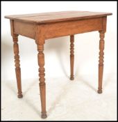 A 20th Century expandable oak table raised on tapering turned legs. Measure:  67cm high x 69cm