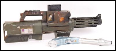 COSPLAY COSTUME FILM RELATED REPLICA GUNS FROM AVP AND STAR WARS