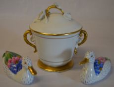 2 Vista Alegre figures of ducks and a Vista Alegre lidded vase