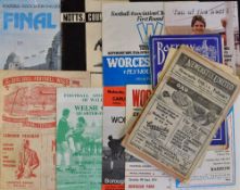 Football programme selection to include 1947/48 Newcastle United v Fulham 1950/51 Accrington Stanley