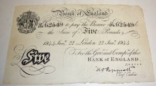 1944 Bank of England White £5 Banknote prefix no D17962549, Peppiatt, with light creases