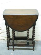 A small oak drop leaf table, height 73cm,