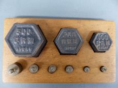 A set of Avery weights, 500g - 5g, nine weights in total,