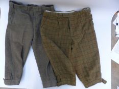 Two pairs of gentleman's tweed breeks one pair by Glengarnock the other by Lynton, both 38 waist.